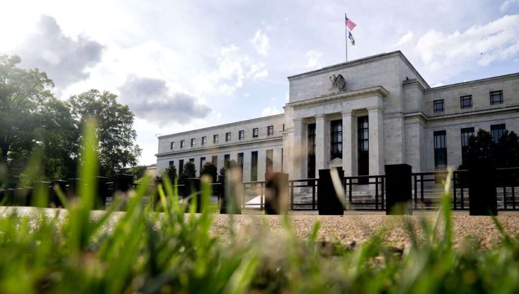 Fed baja su tasa de interés por primera vez desde 2020