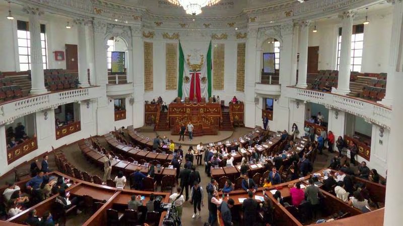 Diputados del PRI, PAN y PRD se unen a Morena y le dan mayoría calificada en Congreso de CDMX