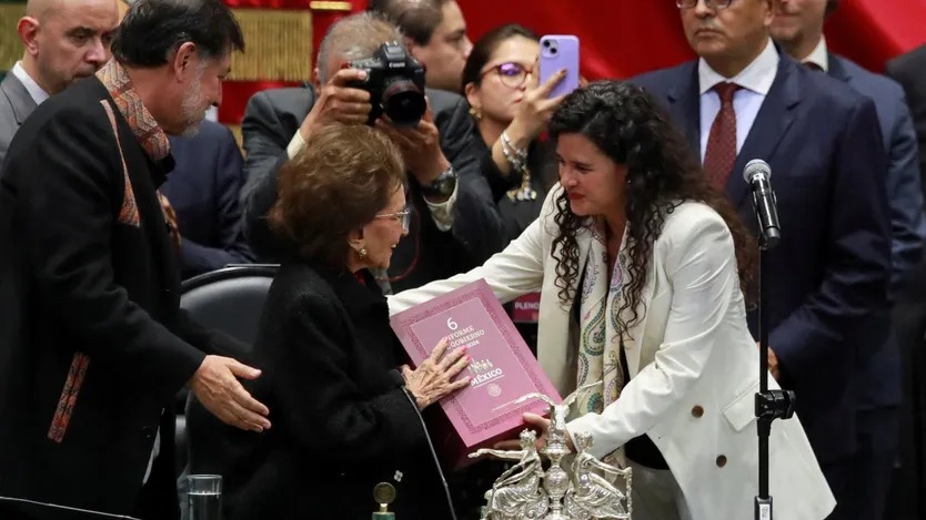 Luisa María Alcalde entrega al Congreso el sexto informe de gobierno de AMLO