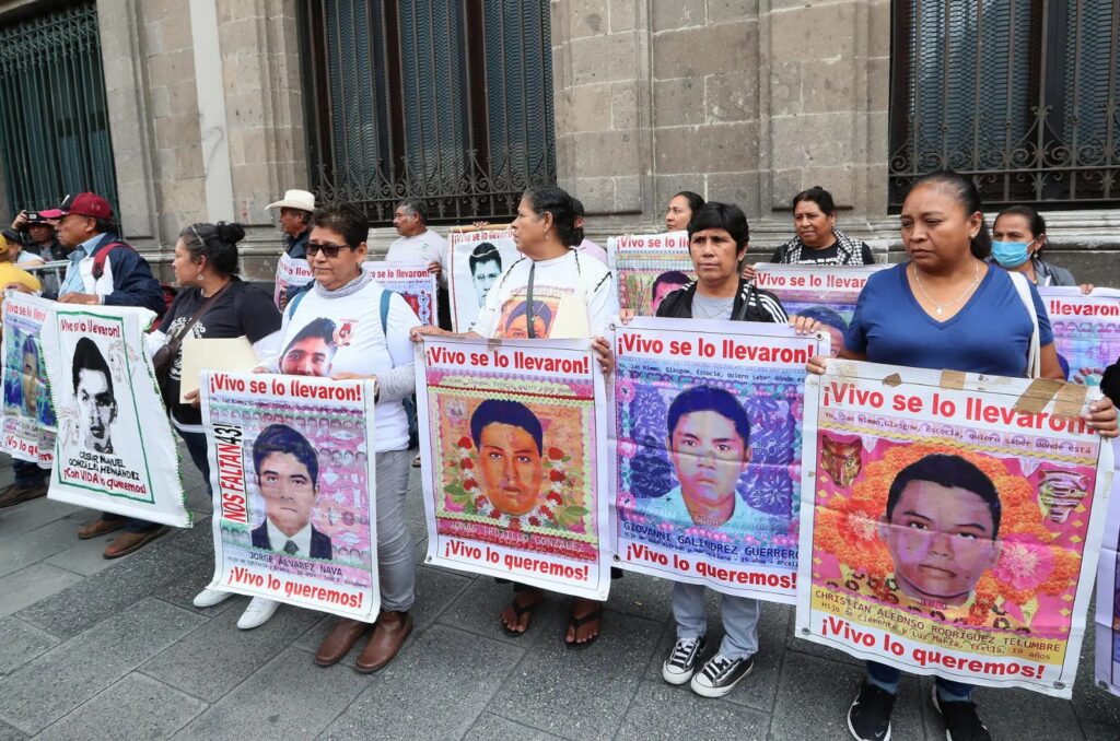 Detienen a expolicía acusado de participar en desaparición de normalistas de Ayotzinapa