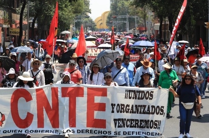 CNTE anuncia «banderazo» de reuniones con Sheinbaum; finalizan encuentros con AMLO