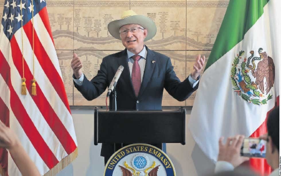 Abogados del Z-40 denuncian a Ken Salazar; buscan evitar extradición