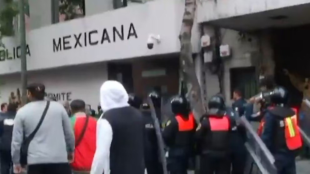 Vandalizan Sindicato de Trabajadores de Pemex; hay 5 heridos