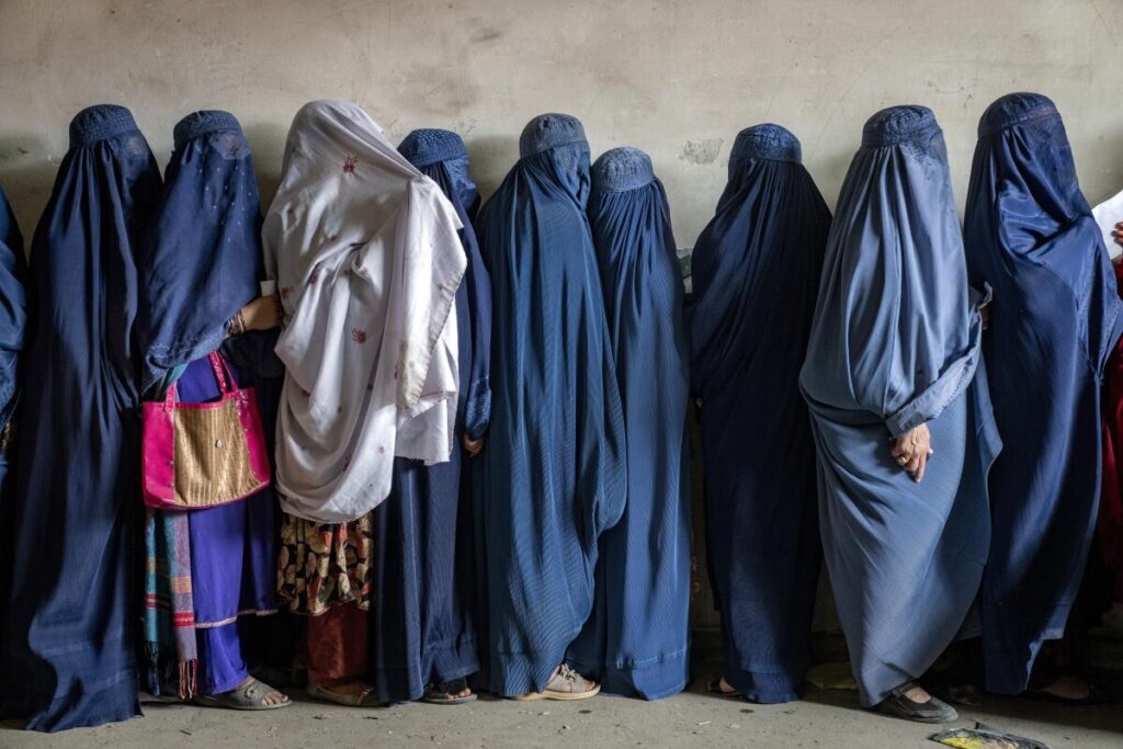 Talibanes afirman que no hay discriminación contra las mujeres en Afganistán