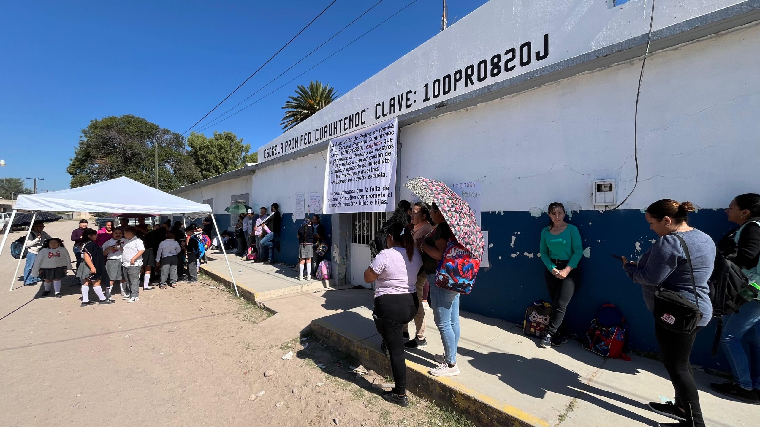Padres de familia toman escuela en los Herreras por falta de maestros ...