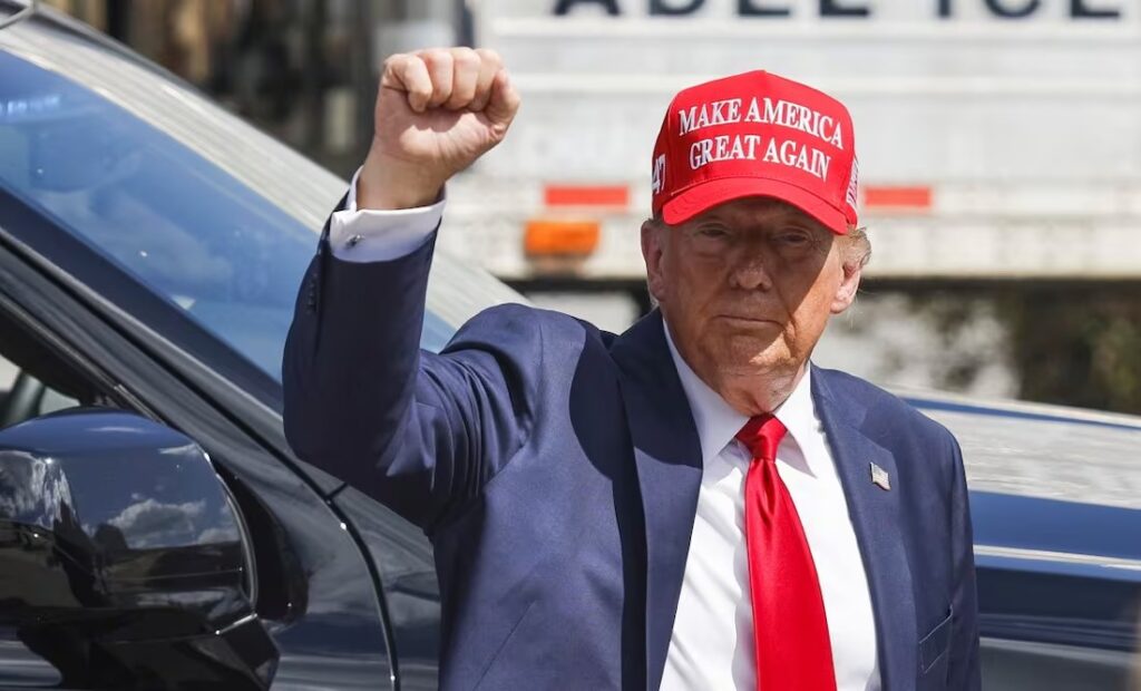 Trump “recurrió a cometer delitos” tras perder las elecciones de 2020, afirman fiscales