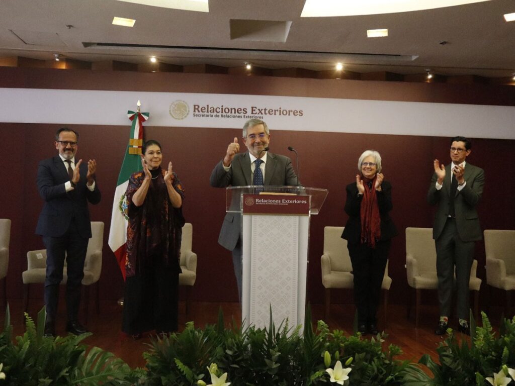 Juan Ramón de la Fuente anuncia primeros nombramientos en SRE