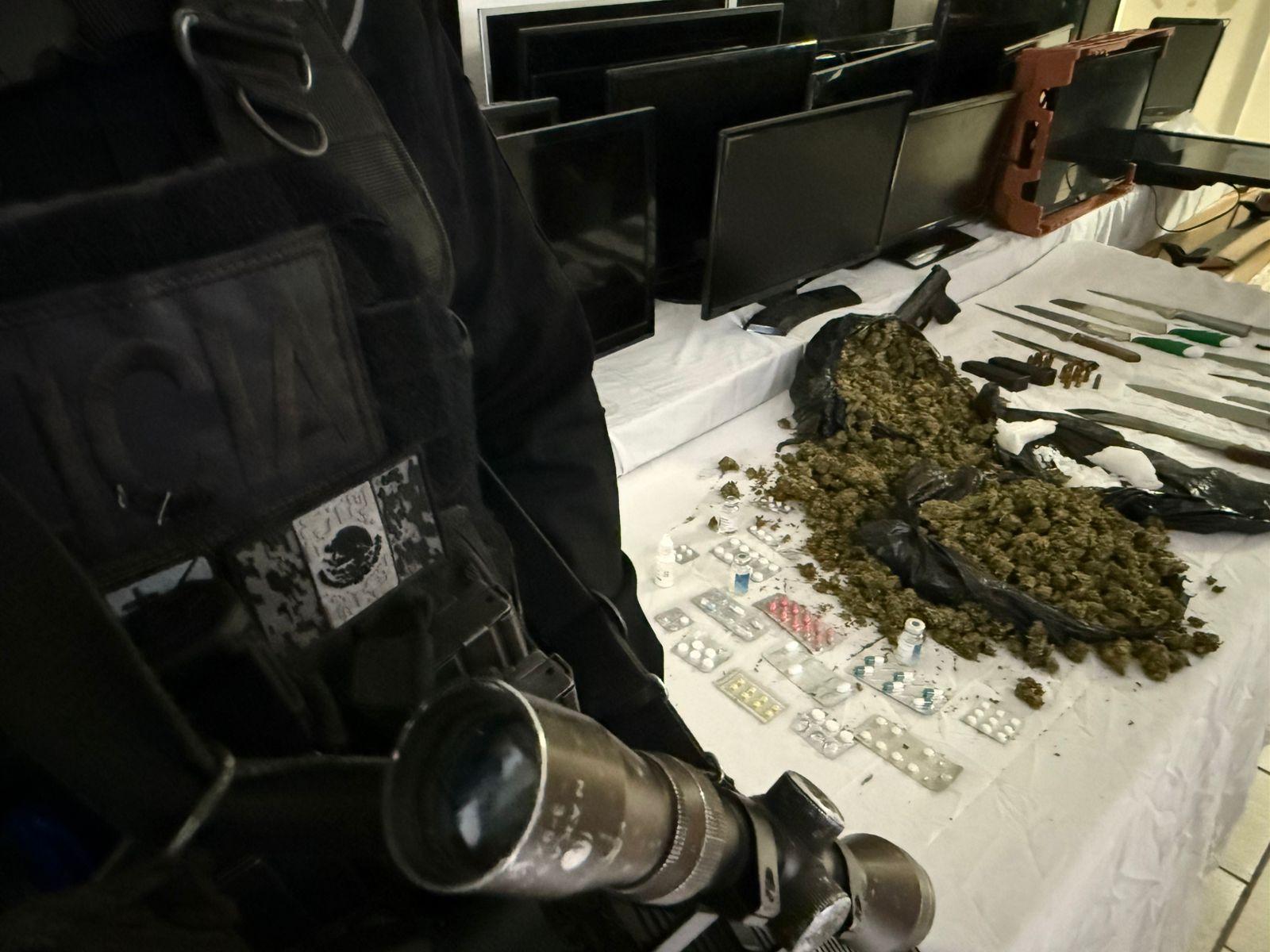 Armas y droga en operativo sorpresa en Reclusorio de Puerto Vallarta ...