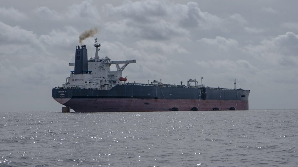 La Unión Europea sanciona a Rusia por flota clandestina de barcos petroleros