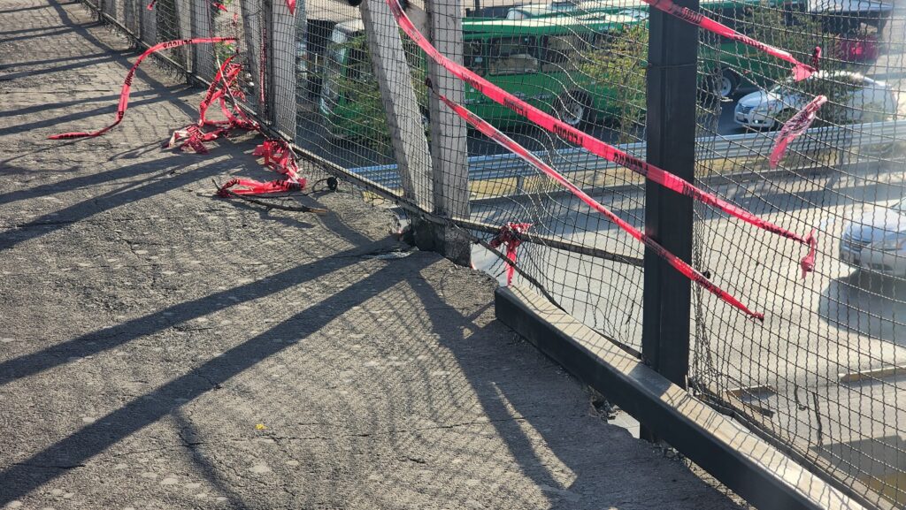 Cerrarán dos carriles de Periférico Sur por trabajos de reparación en puente peatonal