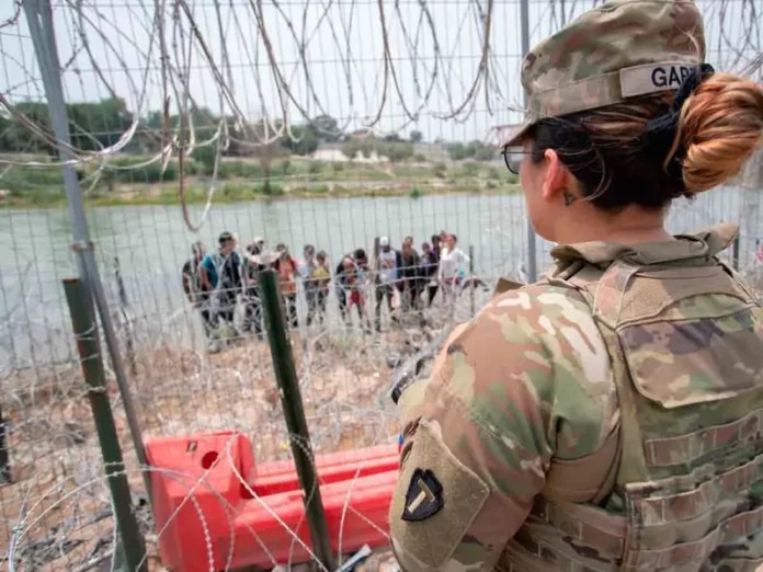 Texas despliega a más de 400 soldados en la frontera con México