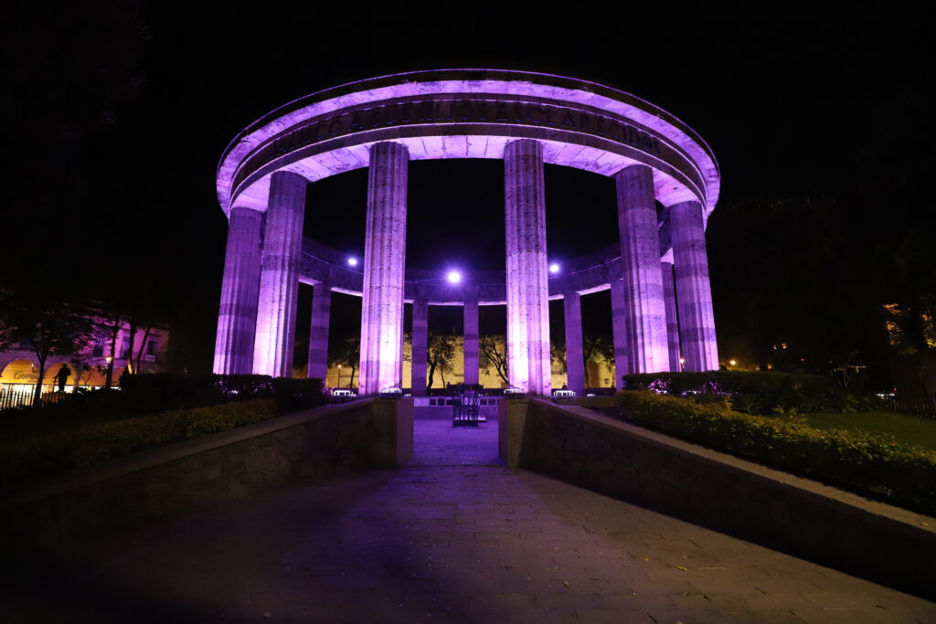 Guadalajara ilumina monumentos en conmemoración del 8M