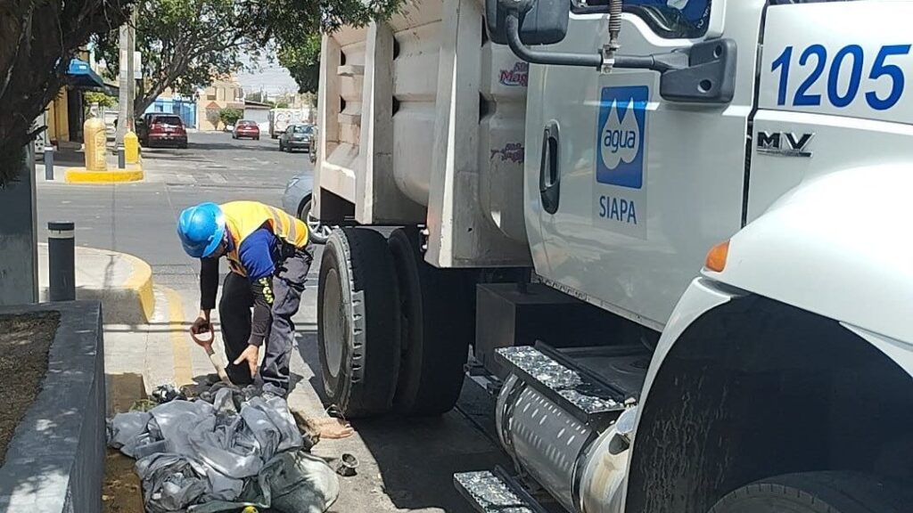 SIAPA concluye primera etapa de desazolve en sifones bajo la Línea II del Tren Ligero