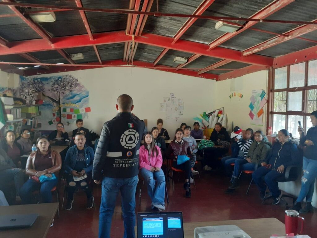 Docentes de CONAFE en Tepehuanes reciben capacitación en primeros auxilios