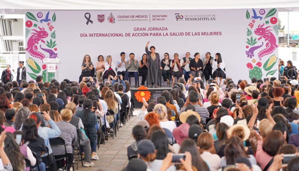 Encabezan Clara Brugada y Zoé Robledo jornada de salud femenina en CDMX