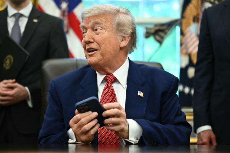 Trump lanza su propia telefonía móvil y su primer smartphone