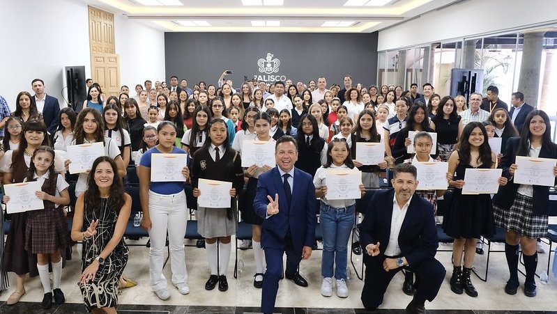 Reconocen a alumnas ganadoras del concurso LIMATEJ Femenil