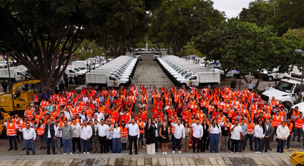 Guadalajara fortalece servicios públicos con nueva flotilla de camiones y maquinaria
