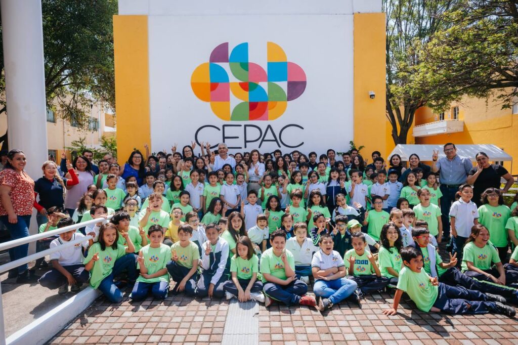 Arrancó en Guadalajara la entrega de mochilas, útiles y calzado