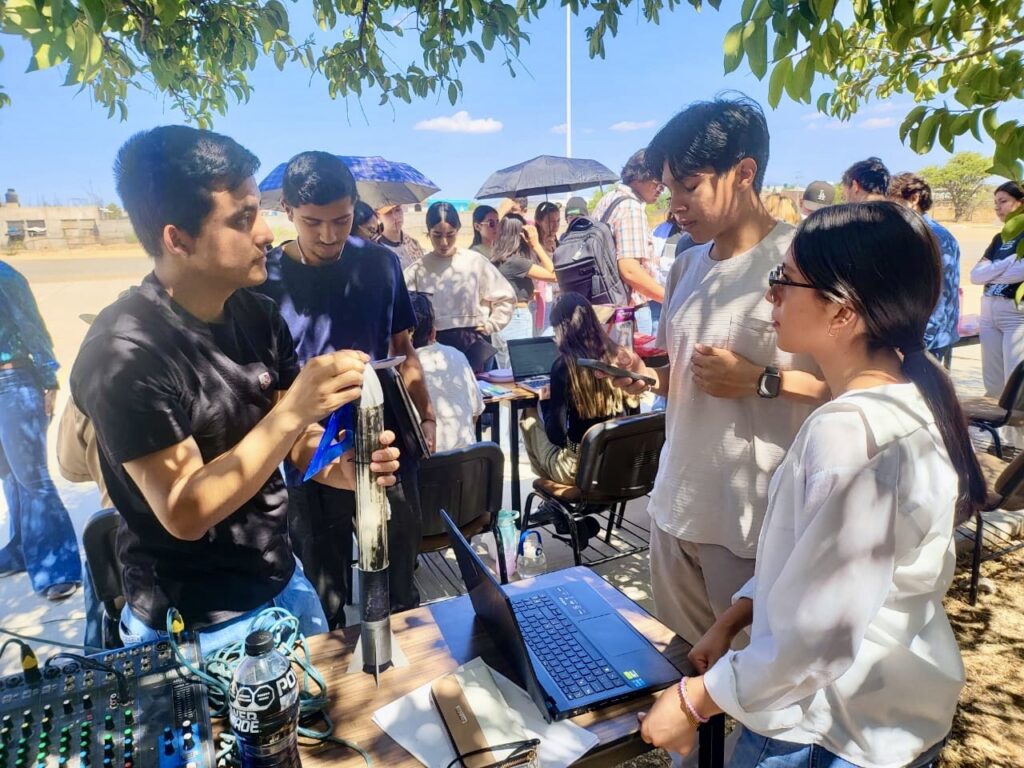Realizan primera exhibición de cohetes de propulsión sólida en el Tecnológico de los Llanos