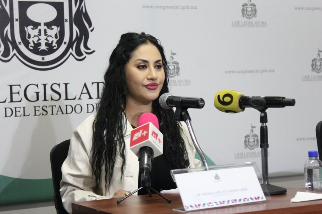 Morena Jalisco remueve a Brenda Carrera de presidencia de comisión