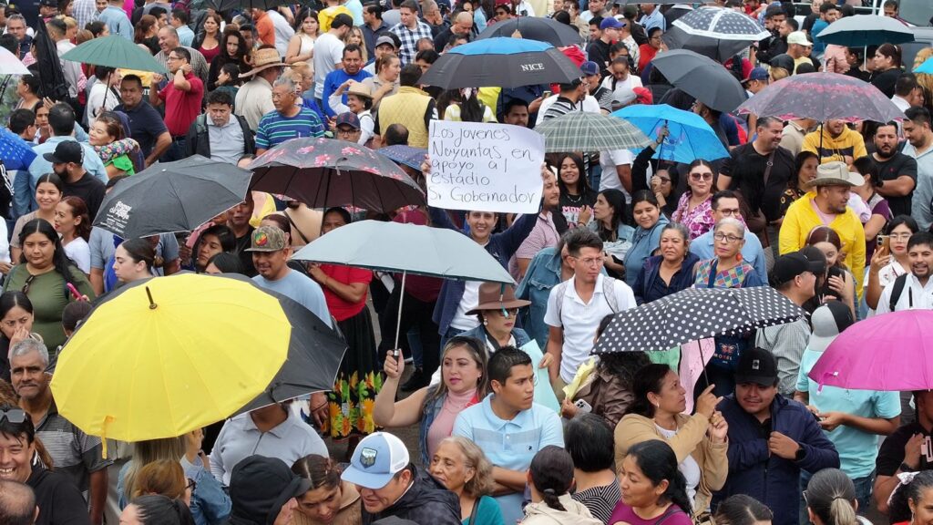 Marchan deportistas en favor de la construcción del estadio Nicolás Álvarez Ortega