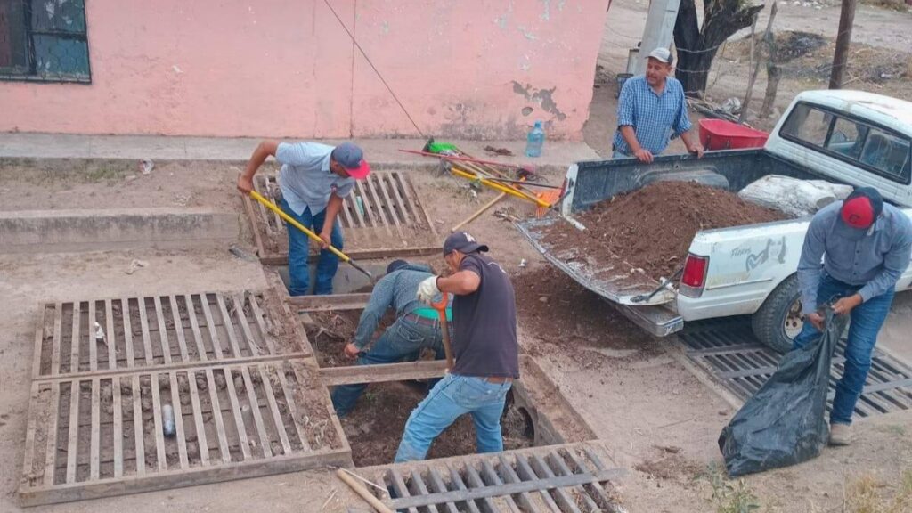 Realizan labores de mantenimiento y desazolve en Nombre de Dios