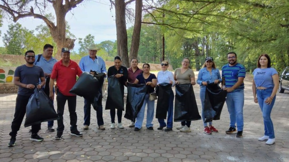Realizan limpieza de río y zonas naturales de Nombre de Dios