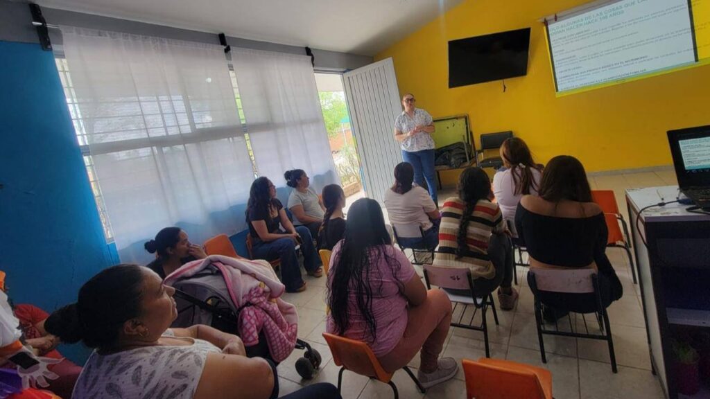 Continúan acercando pláticas preventivas sobre violencia hacia la Mujer