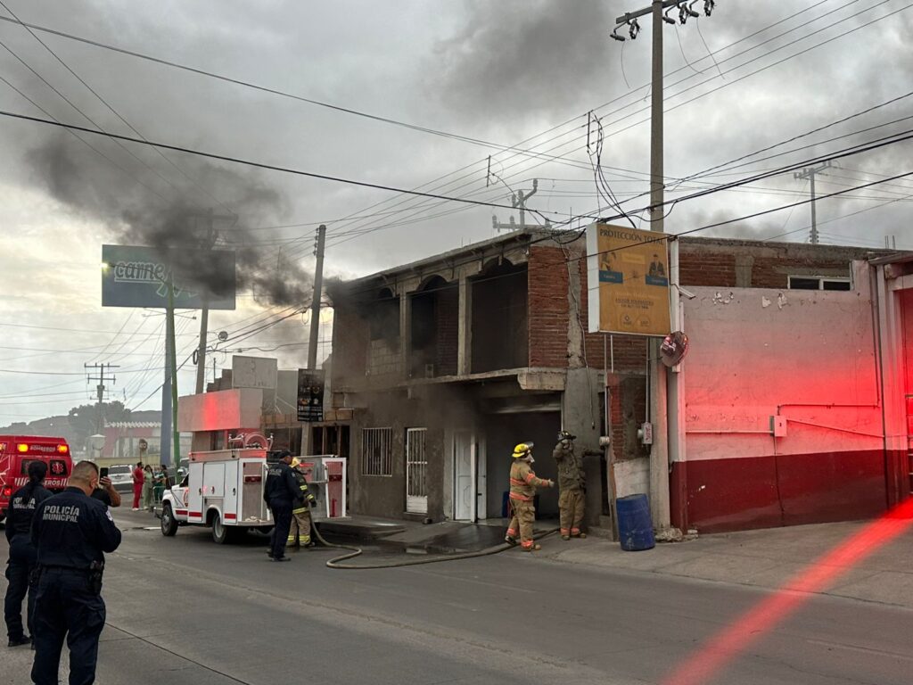 Fuerte explosión en el Boulevard Ortiz Mena moviliza al Cuerpo de Bomberos