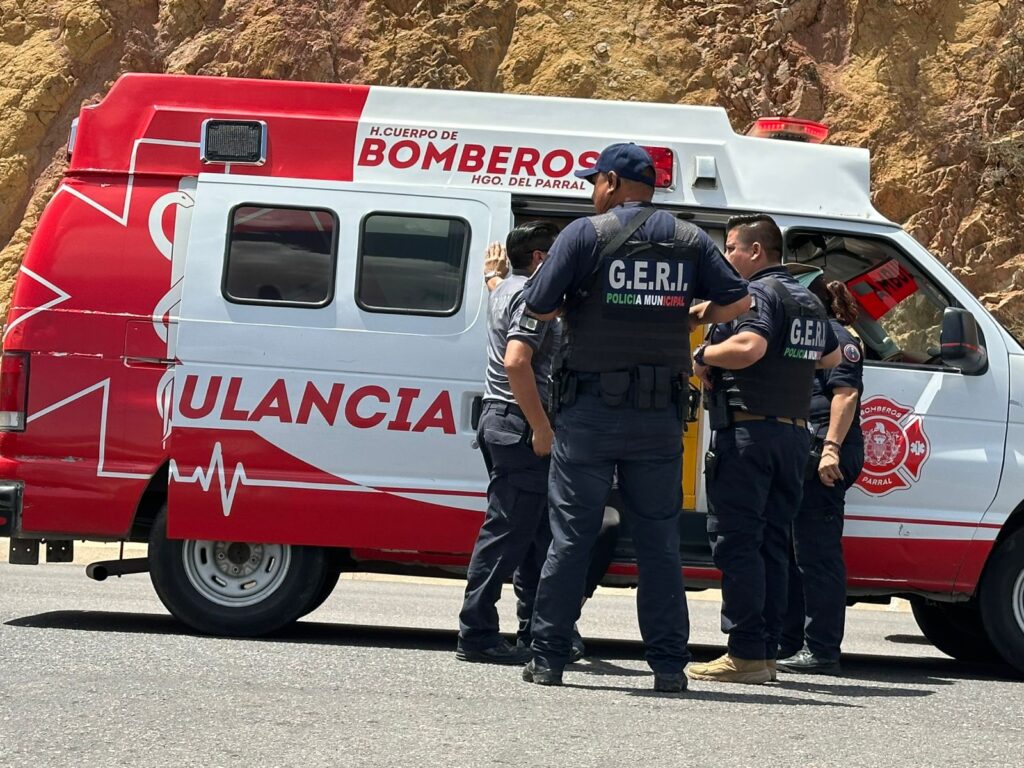 (Galería) PIPA de empresa K-19 impacta vehículo y deja una mujer lesionada en el periférico.