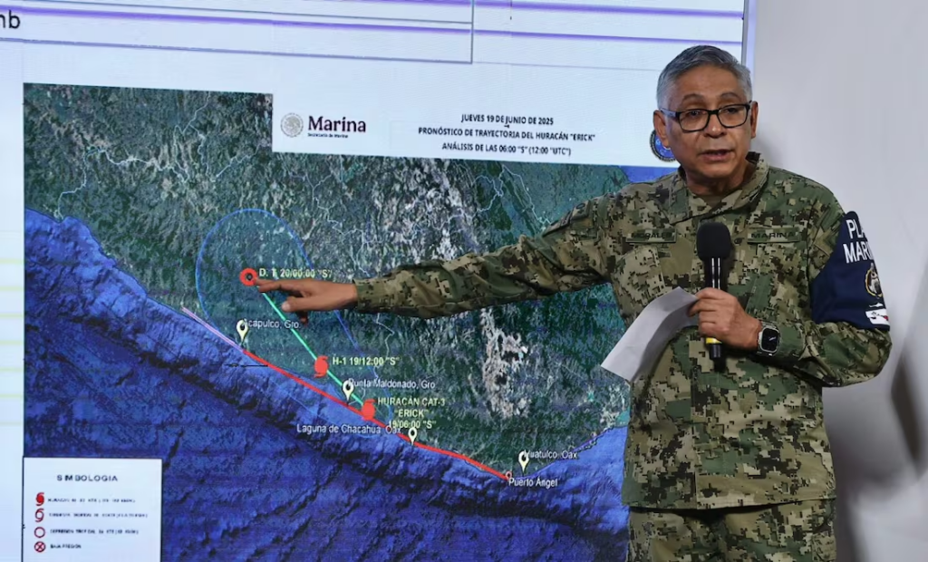 Huracán «Erick» de categoría 3 está en tierra; se prevé que se disipe en Michoacán: Semar