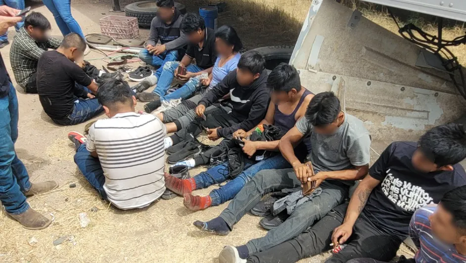 Rescatan a 17 migrantes en condiciones de hacinamiento en la frontera de Sonora