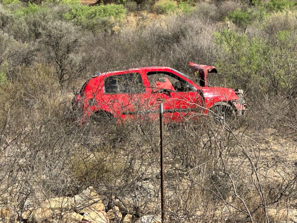 Un lesionado en volcadura rumbo al Valle de Allende