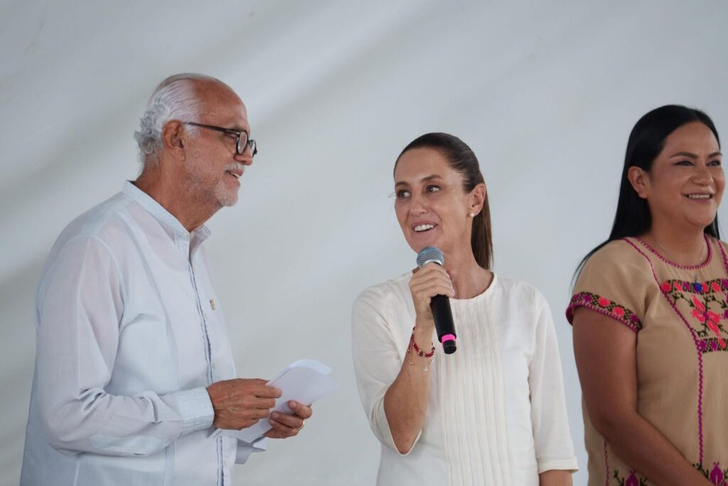 Claudia Sheinbaum atiende en Tepic el programa Salud Casa por Casa