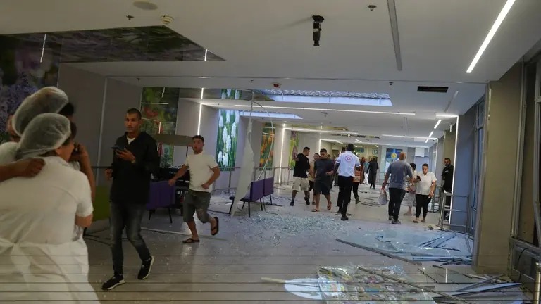 Misil iraní impacta contra un hospital en el sur de Israel