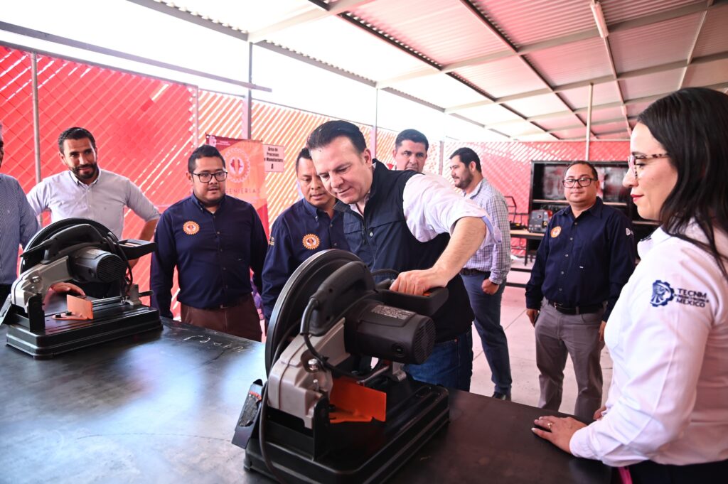 Esteban invierte 50 millones de pesos en universidades de la Laguna para que estudiantes tengan una mejor formación educativa