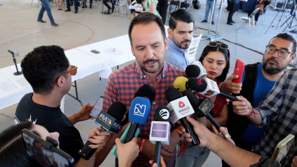 Empresas gaseras deben reparar calles después de realizar trabajos: Alfredo Varela