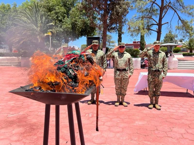 Ceremonia de Incineración de banderas y abanderamiento en Nuevo Ideal, Durango