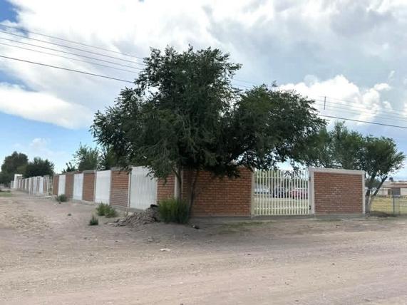 Fortalecen seguridad en el Jardín de Niños «Margarita Maza de Juárez» con la construcción de barda en Nuevo Ideal