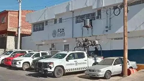 Llegaron a cortarle la luz , golpea a trabajador del CFE , llega la policía y descubre que vendía drogas