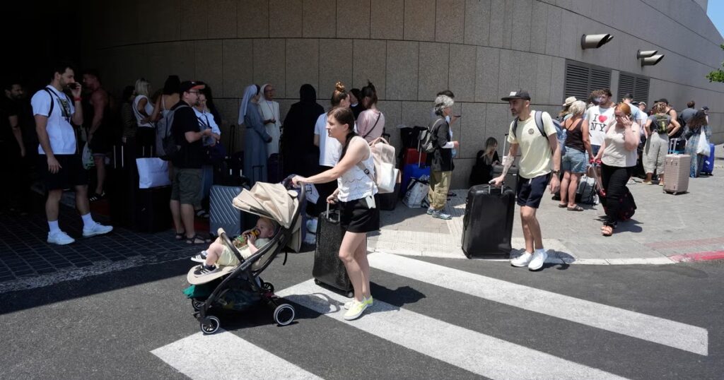 Tensión en Oriente Medio, países aceleran evacuaciones de sus ciudadanos en Irán e Israel