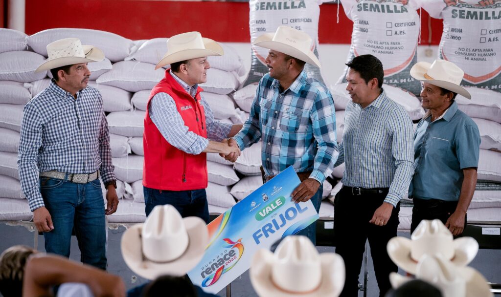 Esteban cumple con el campo de Canatlán: entrega semilla de frijol y avena a tiempo, con calidad y visión de futuro