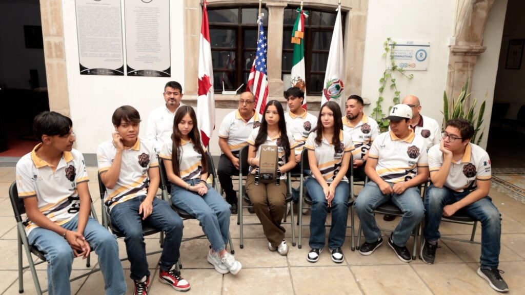 Durango destaca en mundial de robótica con alumnos del CBTIS 110