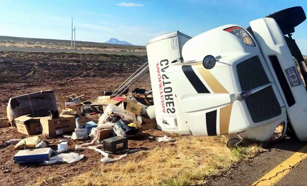 Vuelca camión en la carretera Jiménez–Torreón, un lesionado