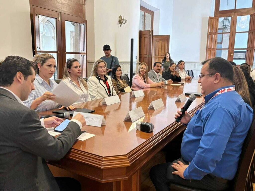 Firman Convenio a favor del desarrollo y capacitación de las mujeres