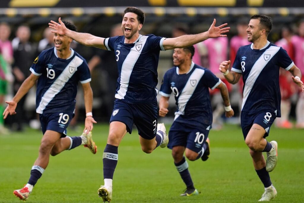 Guatemala de Luis Fernando Tena consigue histórico e inesperado triunfo ante Canadá.