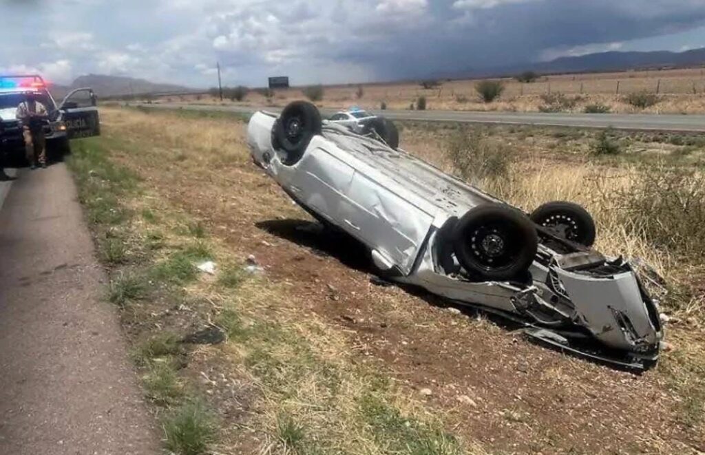 Mujer de 70 años resulta lesionada tras volcadura en la carretera Ent. Palomas – Parral