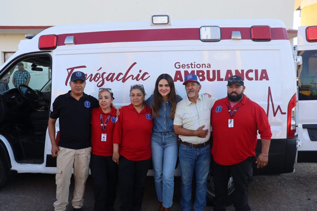 Entrega Andrea Chávez una ambulancia al municipio de Temósachic