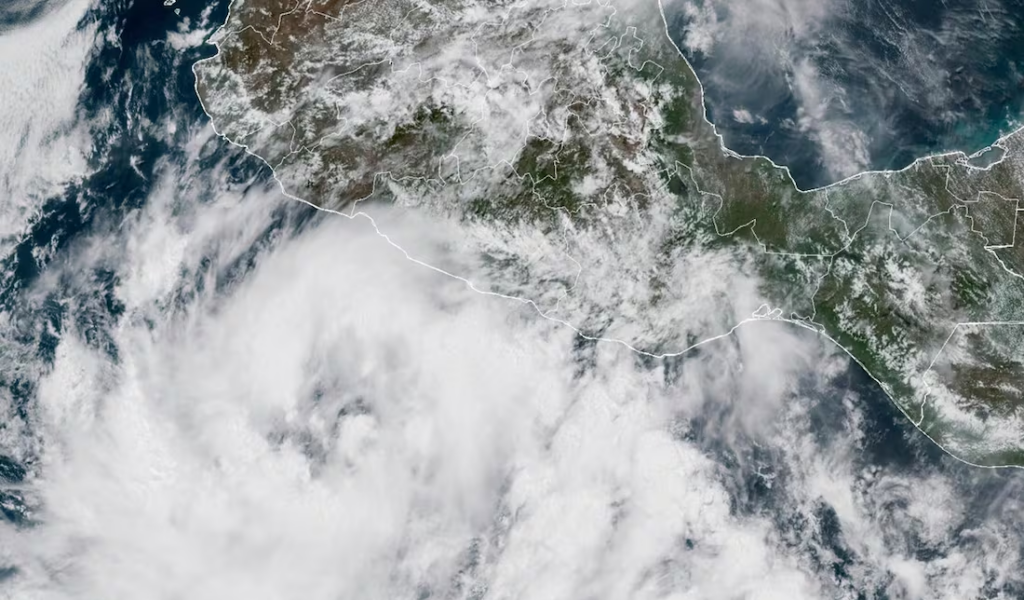 ‘Dalila’ ya es tormenta tropical afectando con lluvias y fuertes vientos a diversos estados